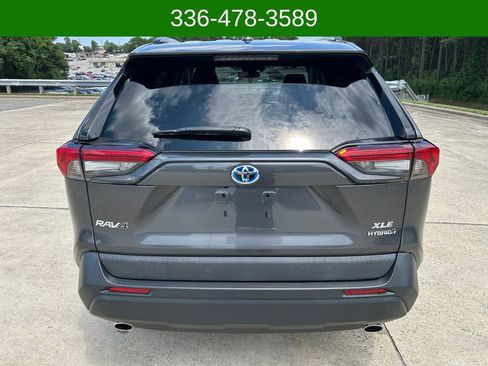 Used 2020 Toyota RAV4 XLE w/ Carpet Mat Package AWD/4WD image 4