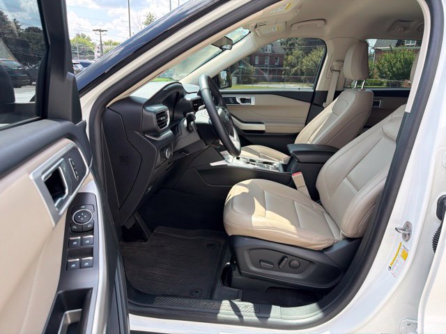 Used 2023 Ford Explorer XLT w/ Equipment Group 202A AWD/4WD image 13