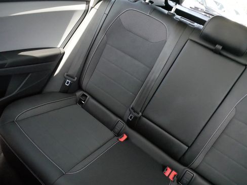 Certified 2023 Volkswagen Taos SE w/ Panoramic Sunroof Package AWD/4WD image 12