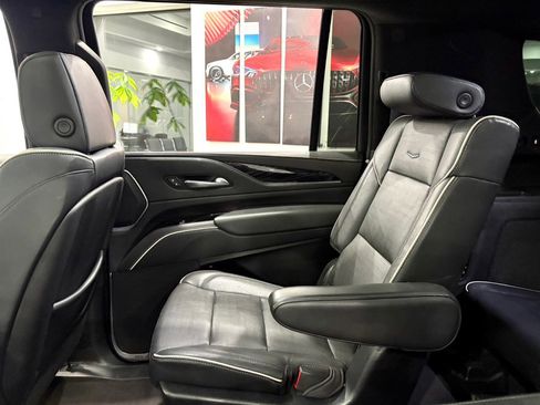 Used 2023 Cadillac Escalade ESV Sport image 15