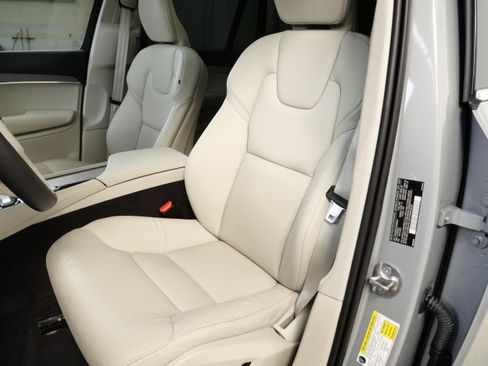 Used 2025 Volvo XC90 T8 Plus w/ Protection Package Premier AWD/4WD image 3