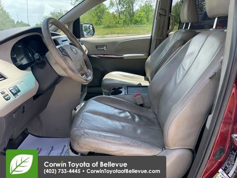 Used 2011 Toyota Sienna XLE AWD/4WD image 17
