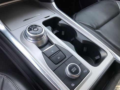 Used 2023 Ford Explorer XLT image 6