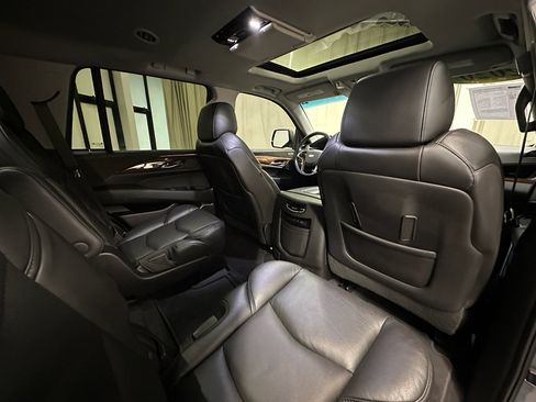 Used 2020 Cadillac Escalade Luxury image 20