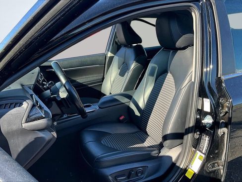 Used 2022 Toyota Camry SE FWD image 22