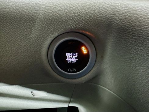 Used 2024 Chrysler Pacifica Touring-L image 28