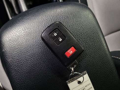 Used 2018 Toyota RAV4 LE image 15