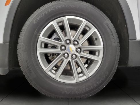 Used 2023 Chevrolet Traverse LT AWD/4WD image 3