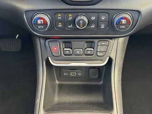 Used 2020 GMC Terrain SLT image 22