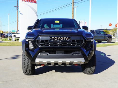 New 2025 Toyota Tacoma Trailhunter image 3