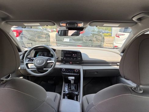 Used 2025 Hyundai Elantra Hybrid FWD image 14