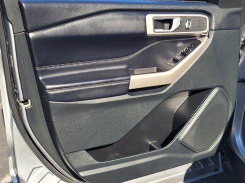 Used 2023 Ford Explorer XLT image 12