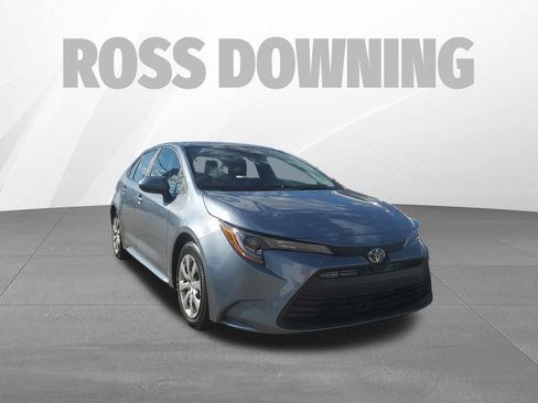 Used 2023 Toyota Corolla LE image 3