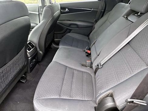 Used 2017 Kia Sorento LX image 13