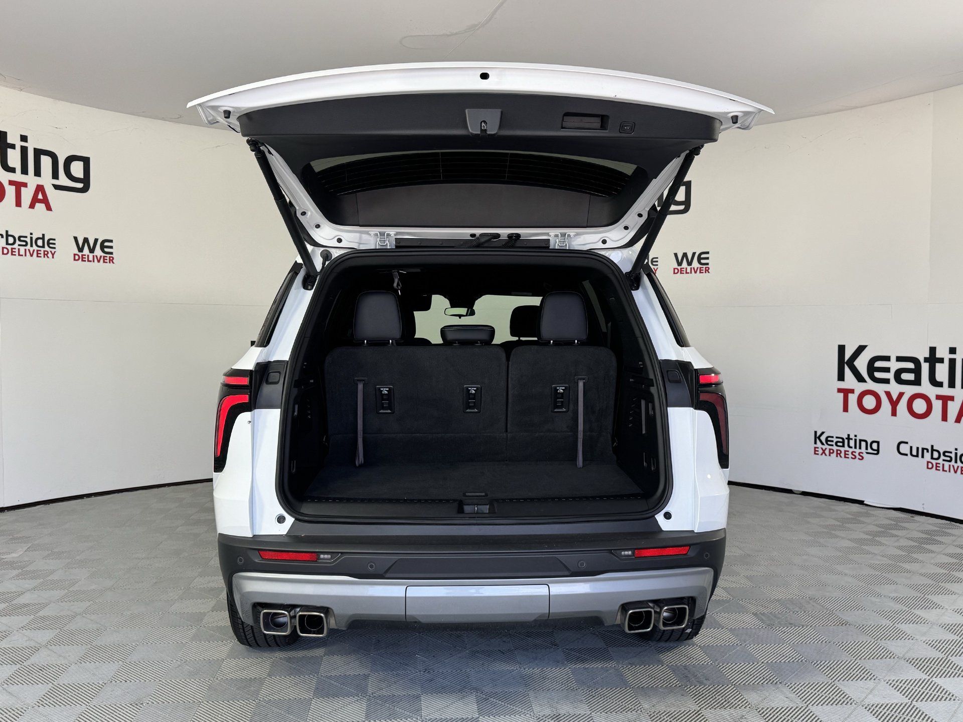 Used 2025 Chevrolet Traverse LT FWD image 17