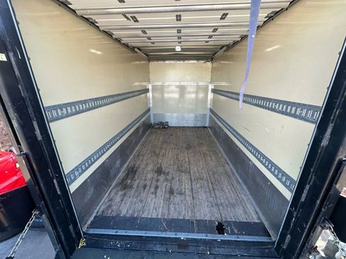 Used 2015 Chevrolet Express 3500 image 25