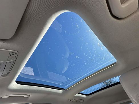 Used 2019 Mercedes-Benz GLC 300 4MATIC w/ Premium Package image 34