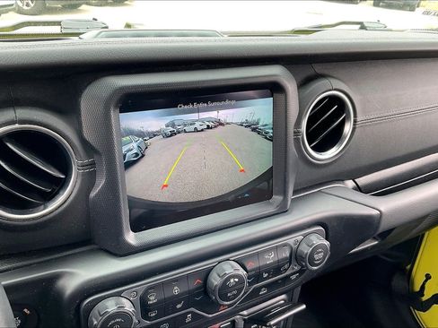 Used 2022 Jeep Wrangler Unlimited Sahara w/ Cold Weather Group image 22