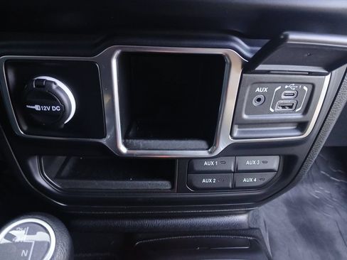 Used 2023 Jeep Gladiator Sport w/ Off Road Group AWD/4WD image 6