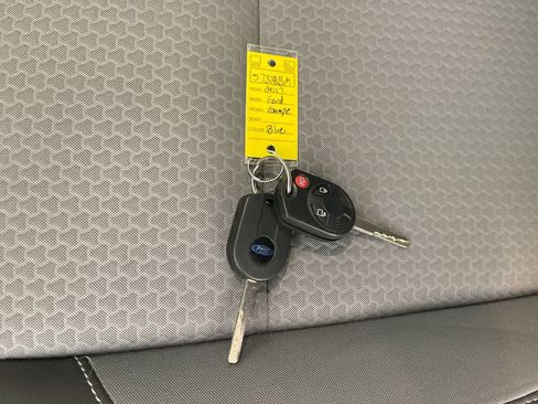 Used 2017 Ford Escape SE AWD/4WD image 25