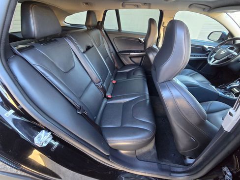 Used 2016 Volvo V60 T5 Cross Country w/ Convenience Package AWD/4WD image 18