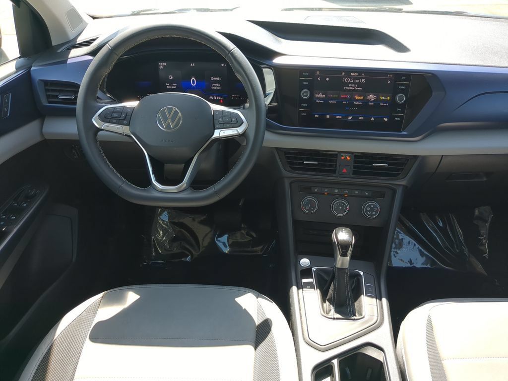 Certified 2022 Volkswagen Taos SE FWD image 14
