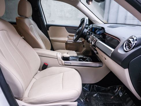 Certified 2022 Mercedes-Benz EQB 300 4MATIC image 18