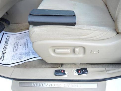 Used 2010 Toyota Highlander 4WD Hybrid w/ Extra Value Pkg 2 image 41