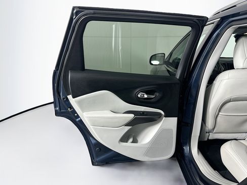 Used 2021 Jeep Cherokee Latitude Lux w/ Sun & Sound Group image 27