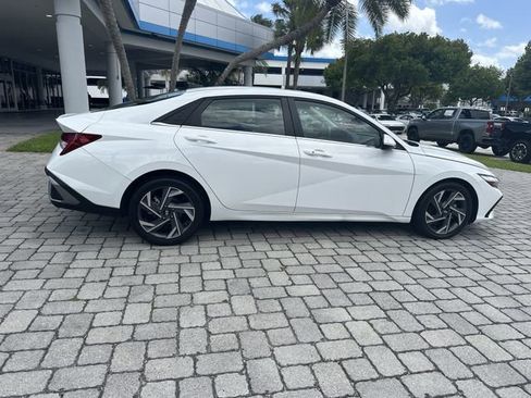 Used 2025 Hyundai Elantra SEL FWD image 37
