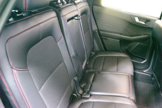 Used 2025 Ford Escape ST-Line AWD/4WD image 9