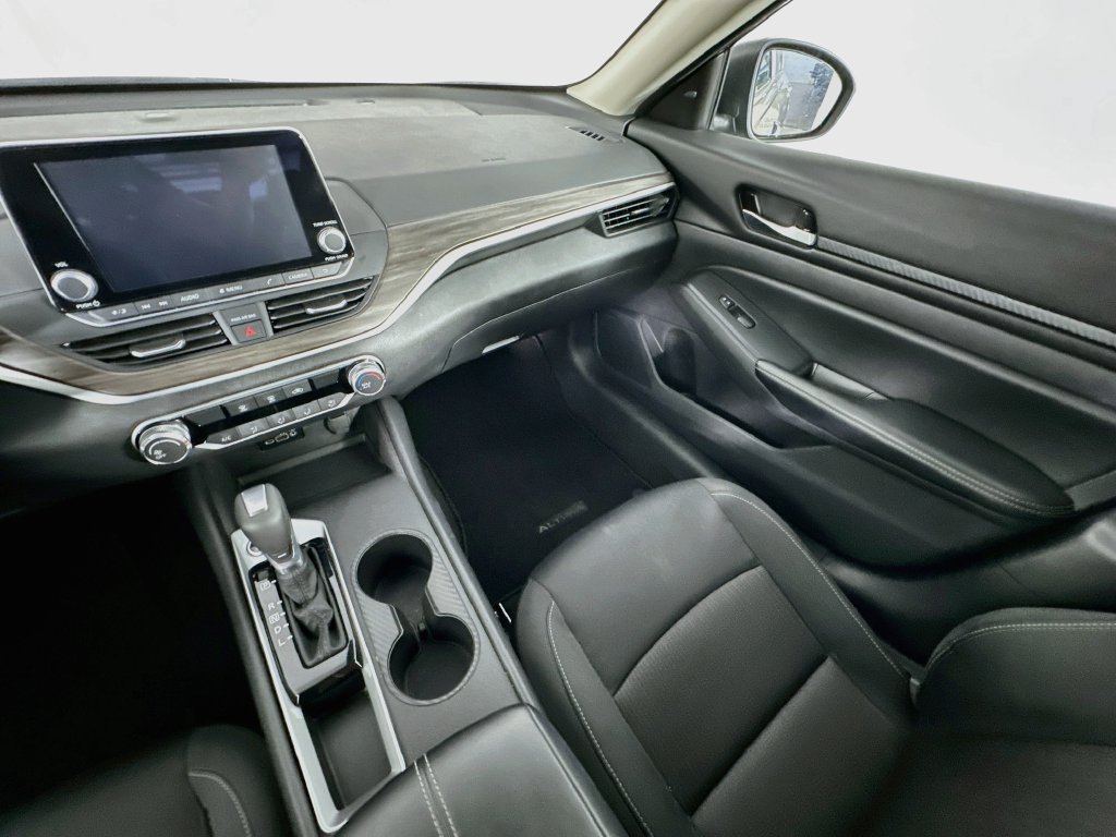 Used 2025 Nissan Altima 2.5 SV FWD image 11