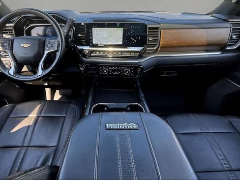 Used 2024 Chevrolet Silverado 2500 High Country w/ High Country Premium Package AWD/4WD image 8