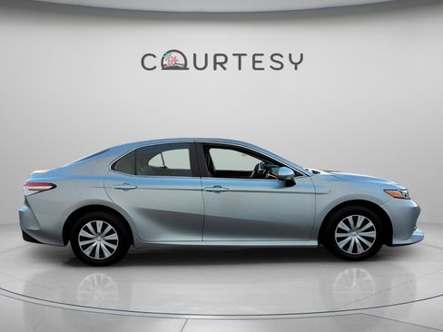 Certified 2020 Toyota Camry LE image 6
