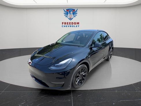 Used 2023 Tesla Model Y Long Range AWD/4WD image 1