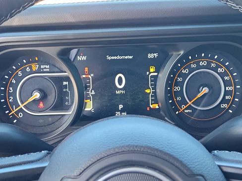 New 2025 Jeep Gladiator High Tide image 11