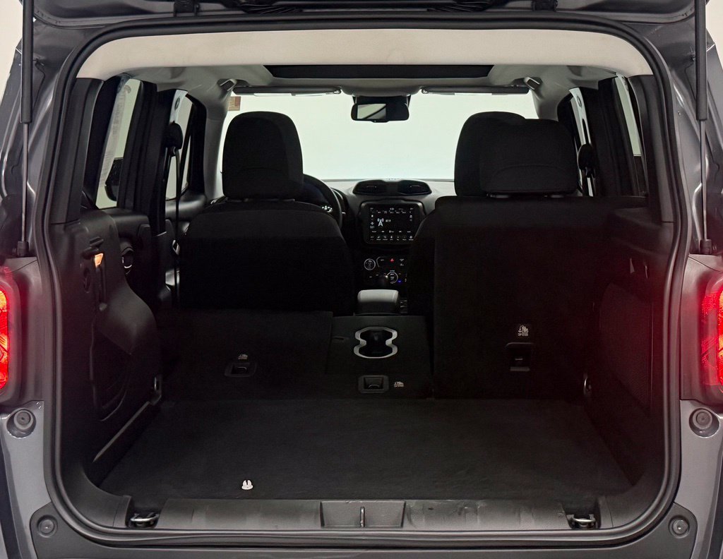 Used 2022 Jeep Renegade Trailhawk w/ Sun/Sound Group AWD/4WD image 28