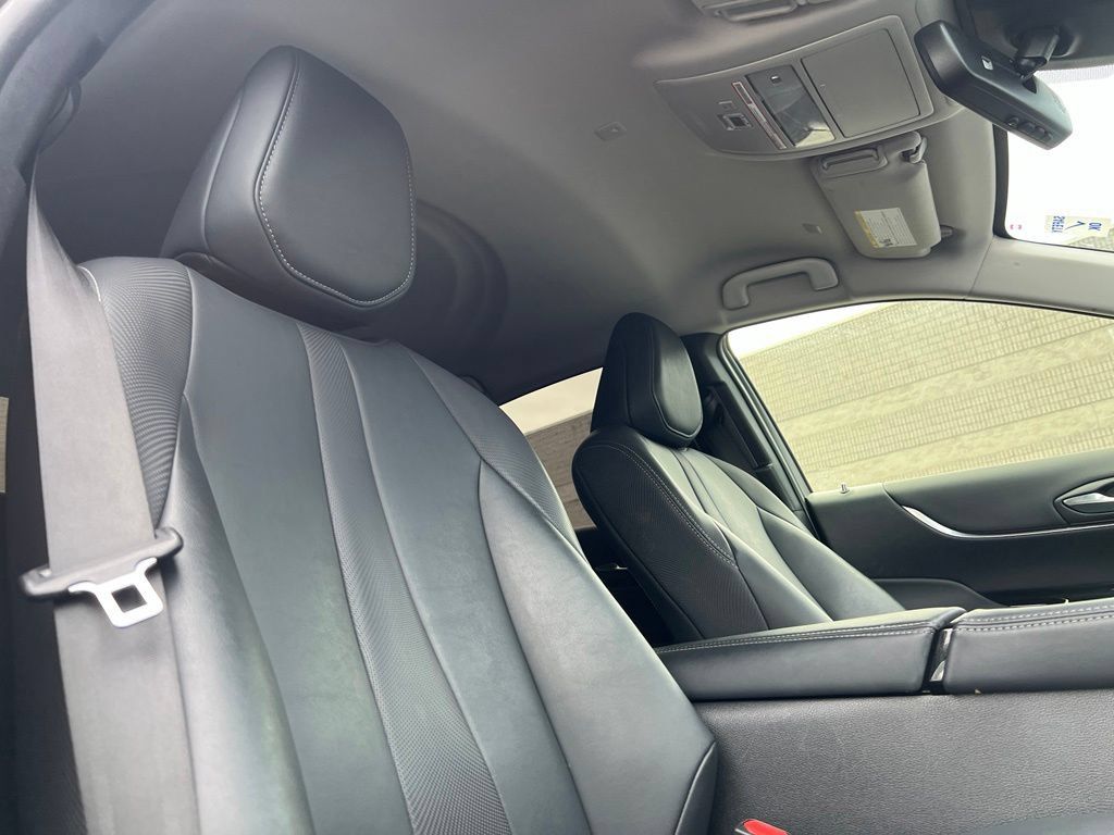 Certified 2022 Toyota Mirai w/ Advanced Technology Package RWD image 23