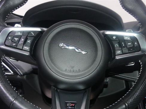 Used 2019 Jaguar F-PACE SVR image 31