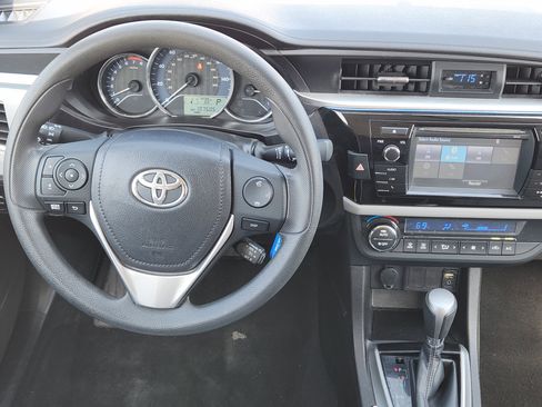 Used 2015 Toyota Corolla LE image 27