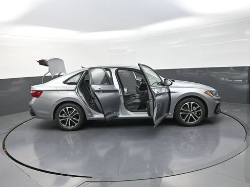 Used 2026 Volkswagen Jetta Sport FWD image 38