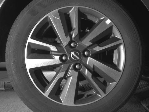 Used 2025 Nissan Versa SV image 15