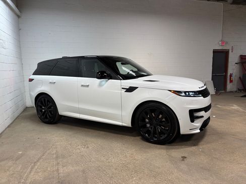 New 2026 Land Rover Range Rover Sport Dynamic SE AWD/4WD image 5