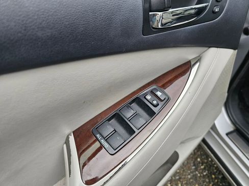 Used 2011 Lexus ES 350 image 26