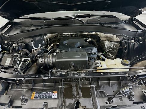 Used 2020 Ford Explorer XLT w/ Equipment Group 202A image 35