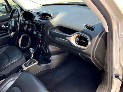 Used 2016 Jeep Renegade Limited FWD image 19