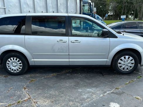 Used 2010 Dodge Grand Caravan SE FWD image 4