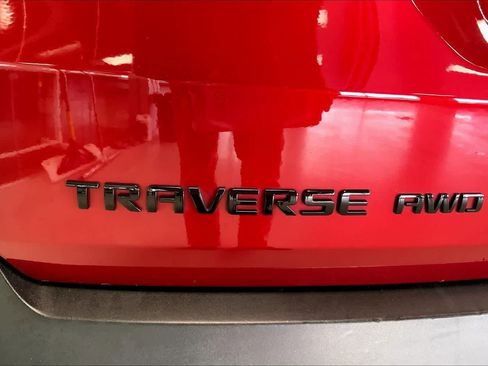 Used 2023 Chevrolet Traverse RS image 7
