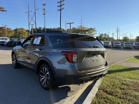 Used 2022 Ford Explorer ST image 3