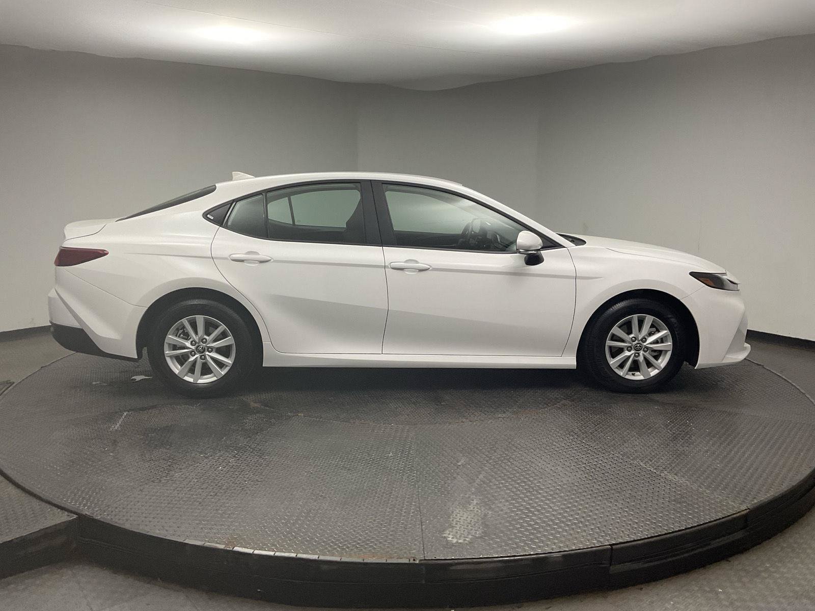 Used 2026 Toyota Camry LE FWD image 8